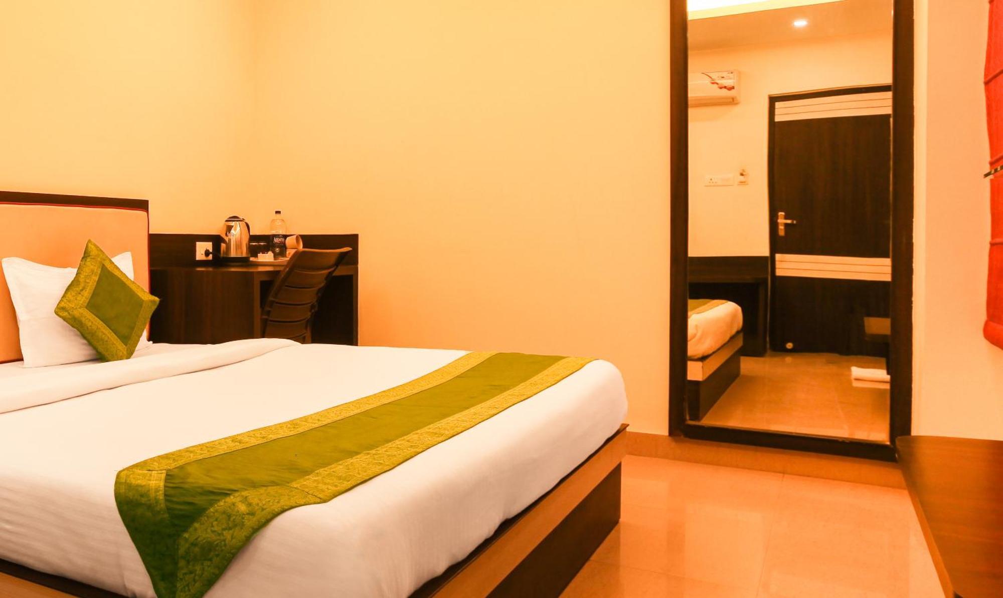 Hotel Janki International Sigra 2 Km From Kashi Vishwanath Temple Waranasi Zewnętrze zdjęcie