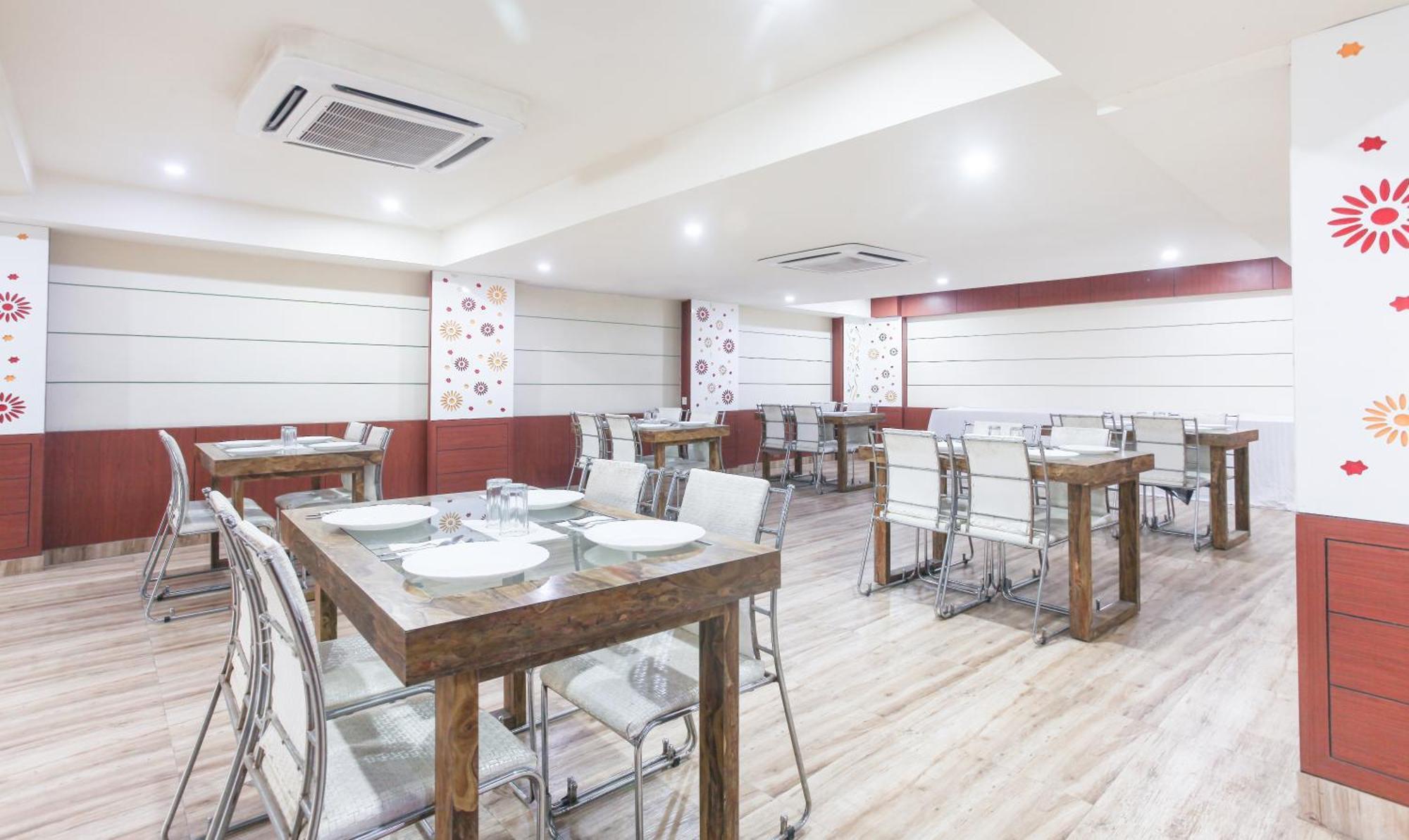 Hotel Janki International Sigra 2 Km From Kashi Vishwanath Temple Waranasi Zewnętrze zdjęcie