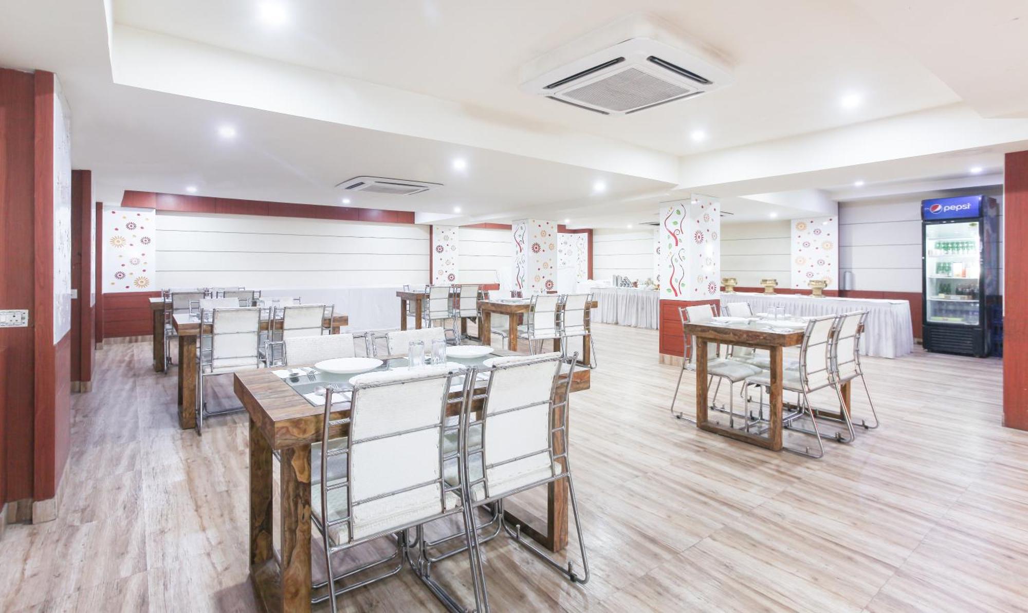 Hotel Janki International Sigra 2 Km From Kashi Vishwanath Temple Waranasi Zewnętrze zdjęcie