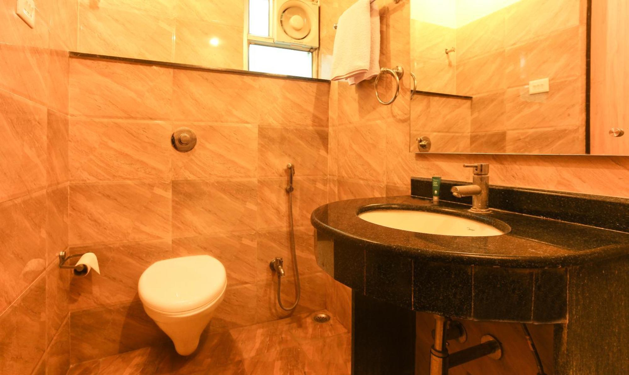 Hotel Janki International Sigra 2 Km From Kashi Vishwanath Temple Waranasi Zewnętrze zdjęcie