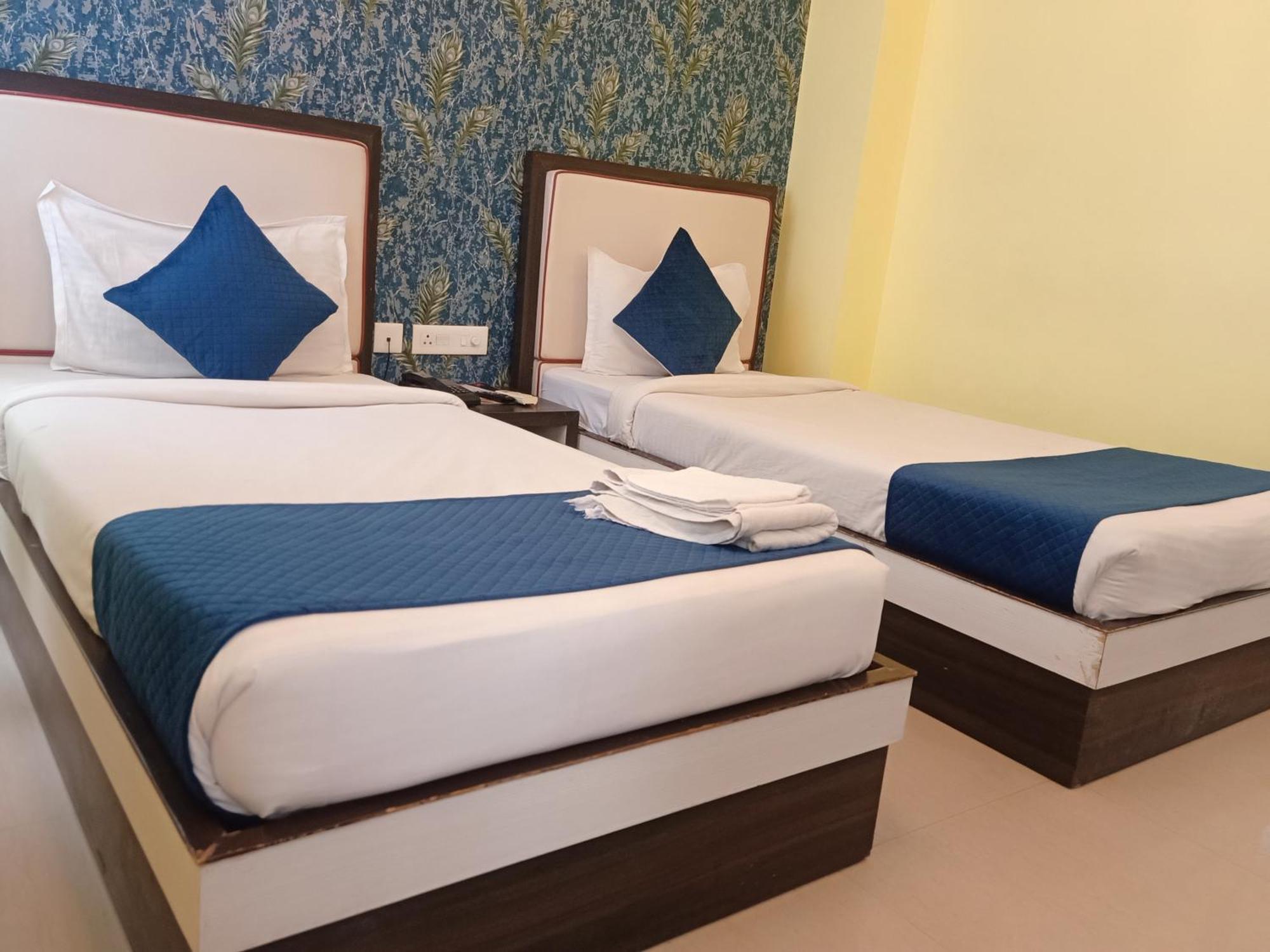 Hotel Janki International Sigra 2 Km From Kashi Vishwanath Temple Waranasi Zewnętrze zdjęcie