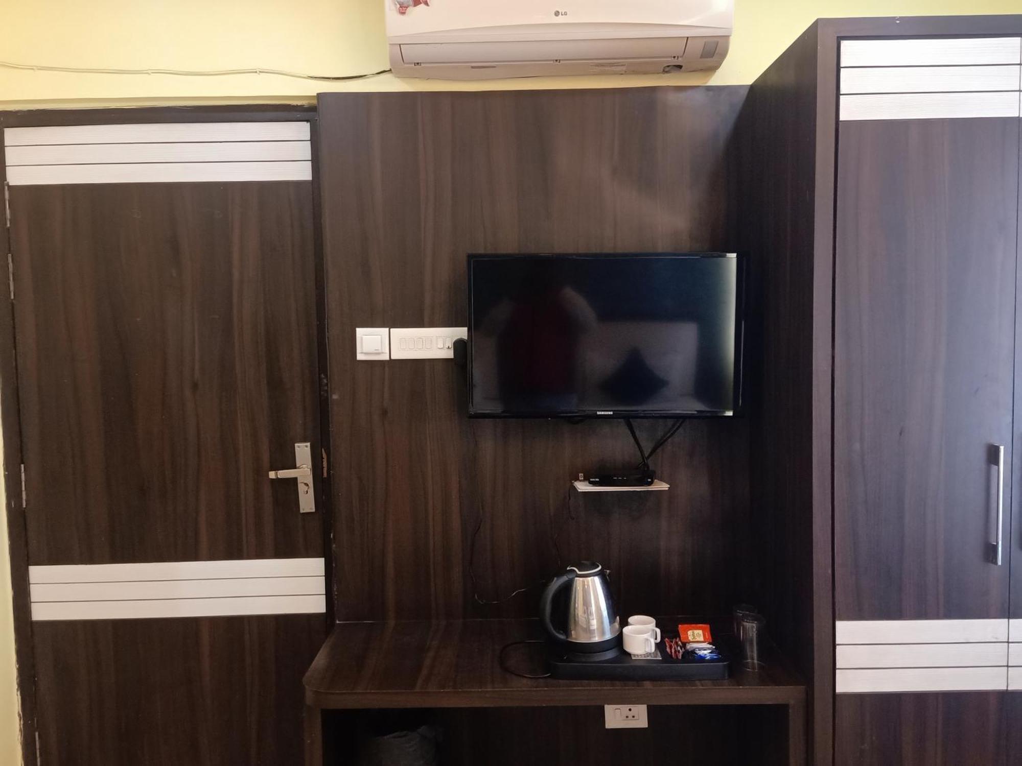 Hotel Janki International Sigra 2 Km From Kashi Vishwanath Temple Waranasi Zewnętrze zdjęcie